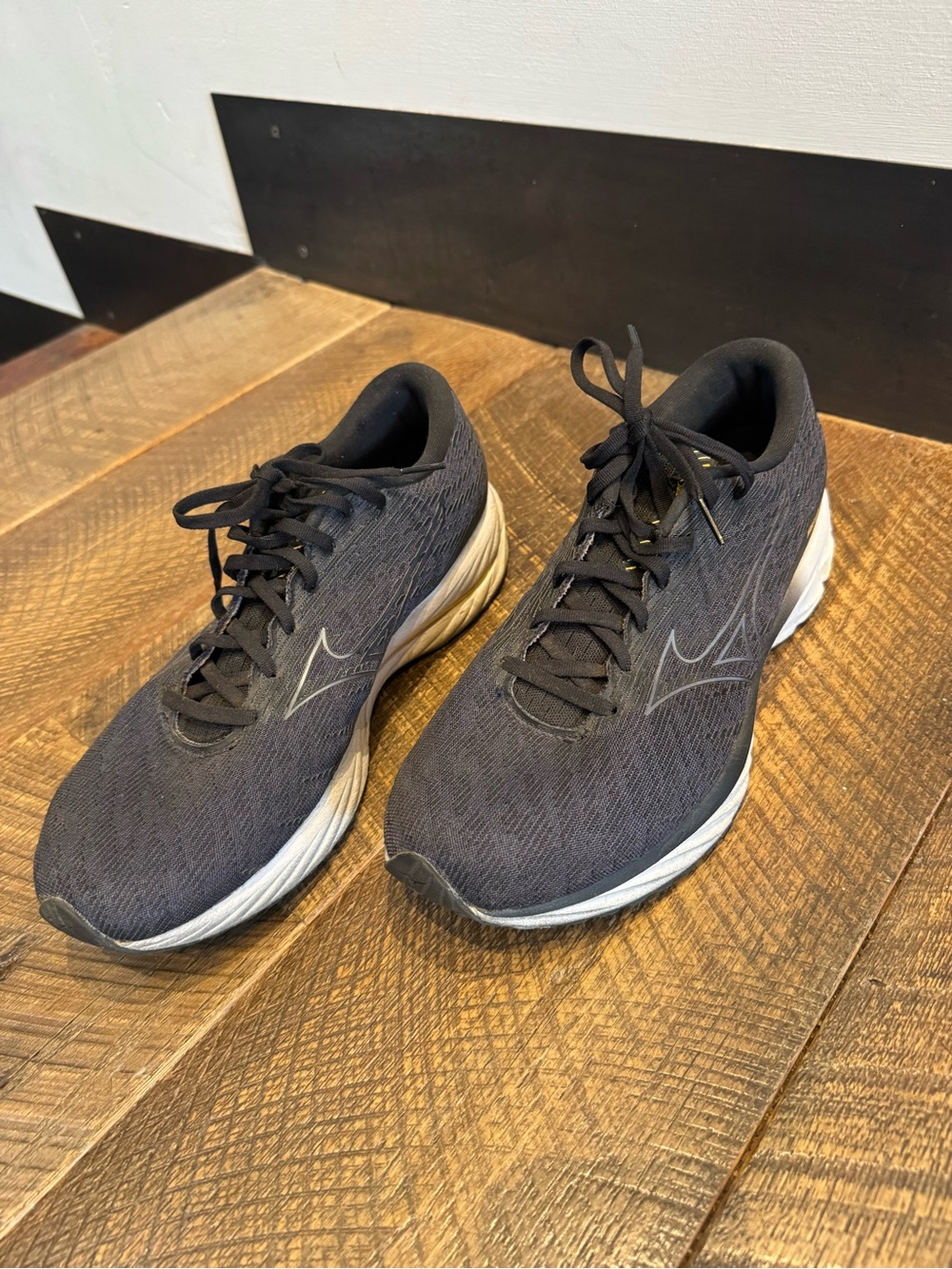 Mizuno Men's Black Athletic Running Shoes with White Midsole Wave Rider